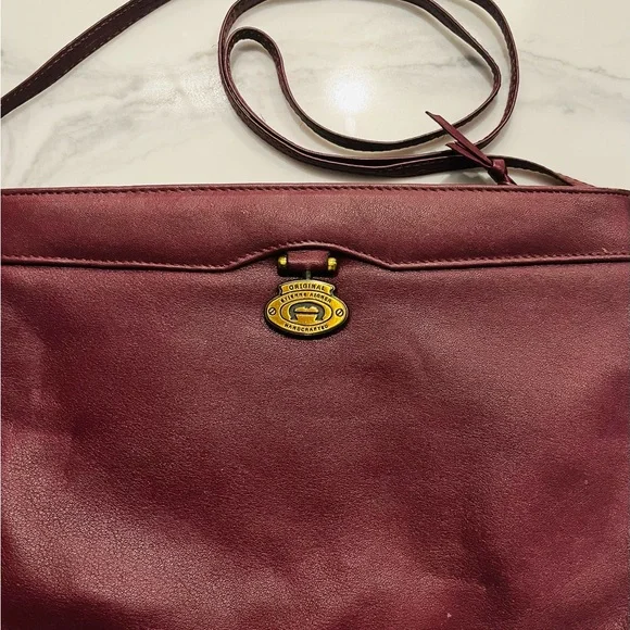 Etienne Aigner Signature Antic Red Shoulder BagFeaturing Aigners Gold Classic A - Picture 2 of 6